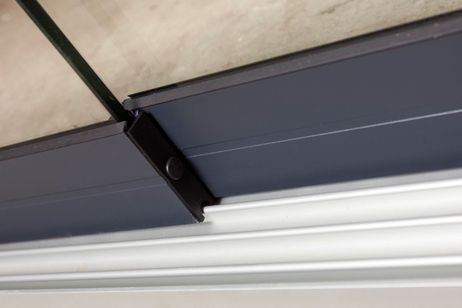 Glasschiebewand Bodenschiene